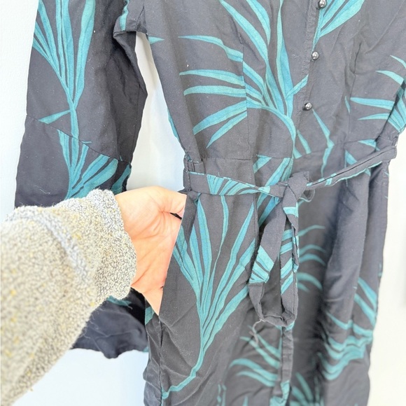 Billabong Floral Long Sleeve Belted Jumpsuit with Pockets (S) - Picture 6 of 9